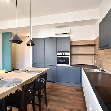 Modern With 2 Bedrooms Near Arena Apartment