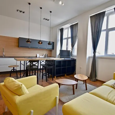 Apartment Modern With 2 Bedrooms Near Arena Pula