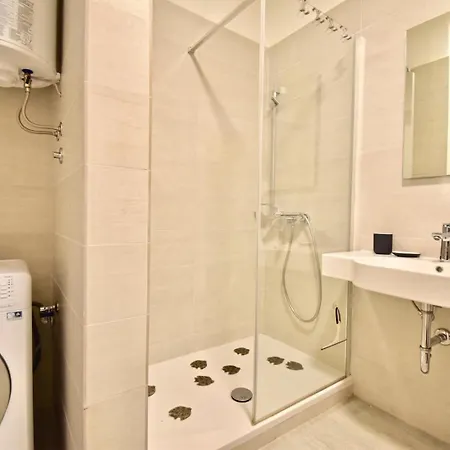 Apartment Modern With 2 Bedrooms Near Arena