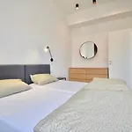 Modern With 2 Bedrooms Near Arena Lägenhet Pula