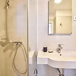 Modern With 2 Bedrooms Near Arena Lägenhet *