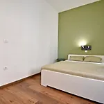 Modern With 2 Bedrooms Near Arena Lägenhet