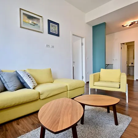 Modern With 2 Bedrooms Near Arena Pula