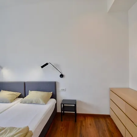 Apartman Modern With 2 Bedrooms Near Arena *