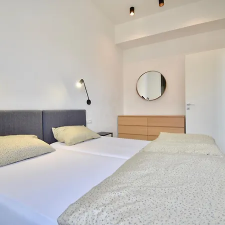 Modern With 2 Bedrooms Near Arena Apartman Póla