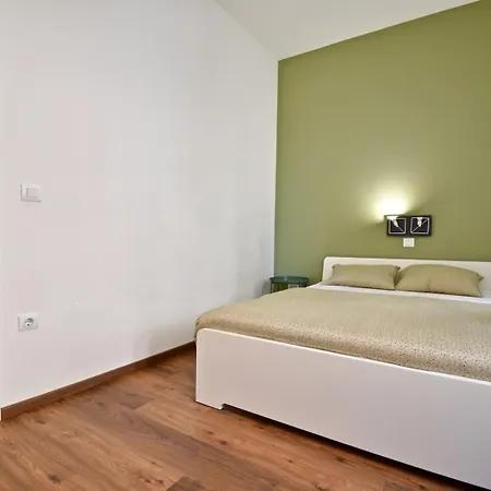 Modern With 2 Bedrooms Near Arena Apartman