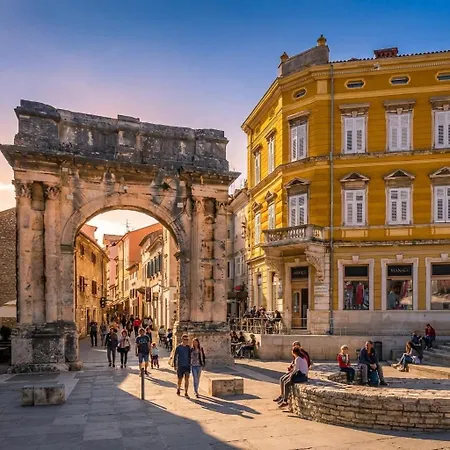 Apartman Modern With 2 Bedrooms Near Arena *