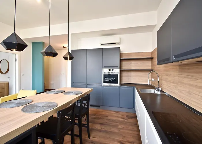 Modern With 2 Bedrooms Near Arena Apartman