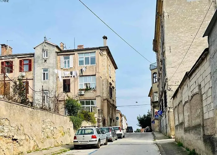 Modern With 2 Bedrooms Near Arena Apartman *