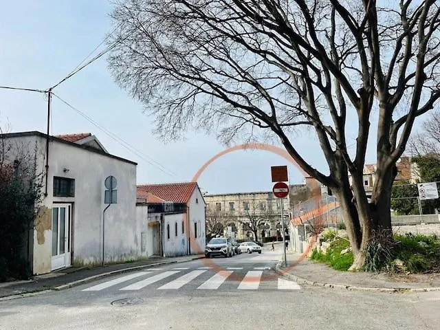 Modern With 2 Bedrooms Near Arena