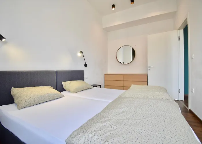 Modern With 2 Bedrooms Near Arena Apartman Pula