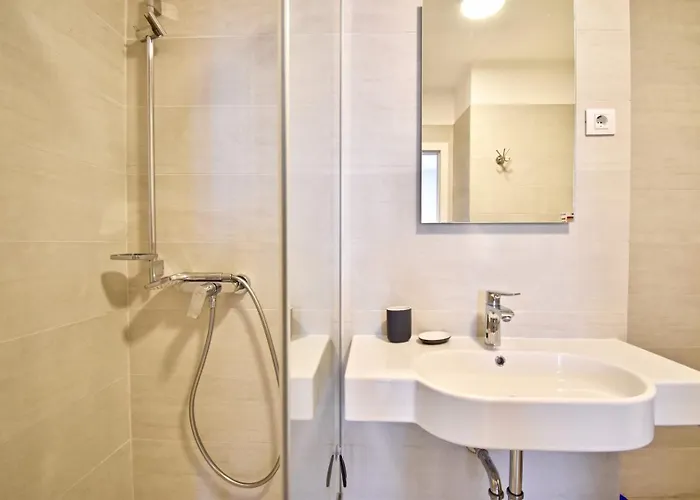 Modern With 2 Bedrooms Near Arena Apartman *