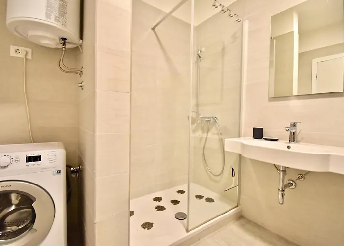 Apartman Modern With 2 Bedrooms Near Arena