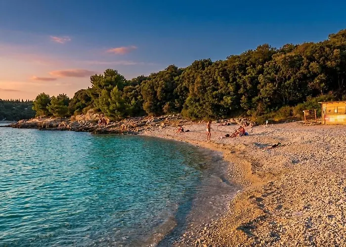 Modern With 2 Bedrooms Near Arena