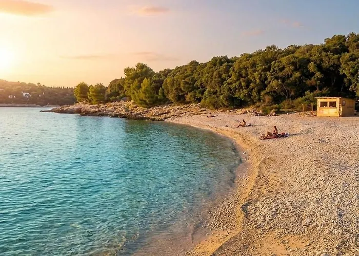 Apartman Modern With 2 Bedrooms Near Arena Pula